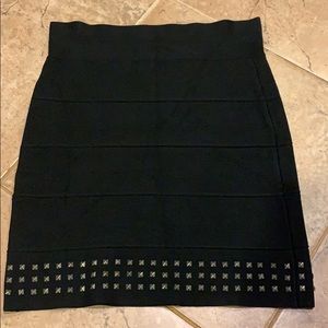BCBGMAXAZRIA Power Skirt w/ grommets detail